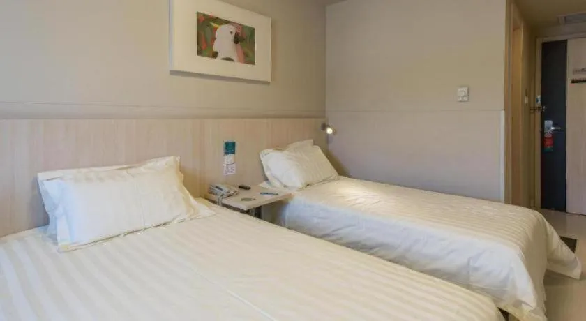 Bed in Jinjiang Inn Beijing Capital International Airport New Expo Metro Station