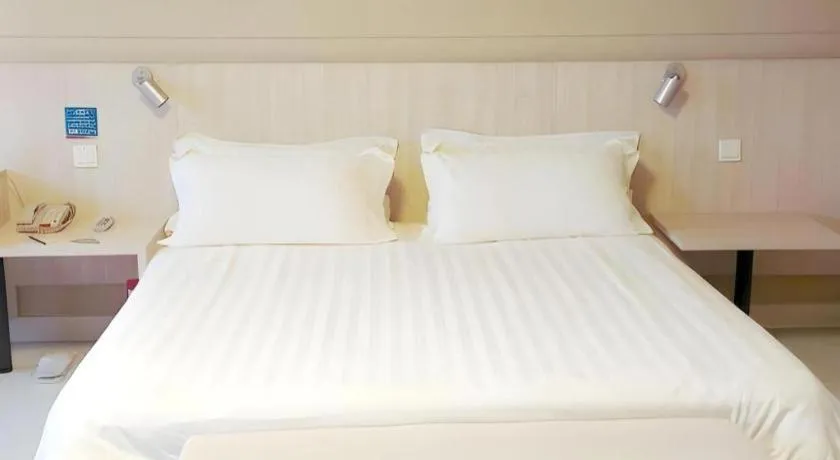 Bed in Jinjiang Inn Beijing Capital International Airport New Expo Metro Station