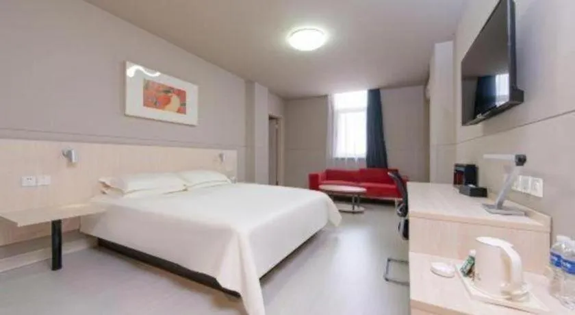 Bed in Jinjiang Inn Huizhou Xihu Lake Shuidong Street River View