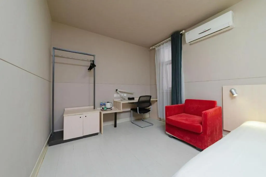 Bed in Jinjiang Inn Huizhou Xihu Lake Shuidong Street River View