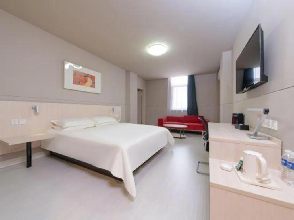 Bed in Jinjiang Inn Huizhou Xihu Lake Shuidong Street River View