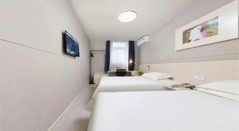 Bed in Jinjiang Inn Huizhou Xihu Lake Shuidong Street River View