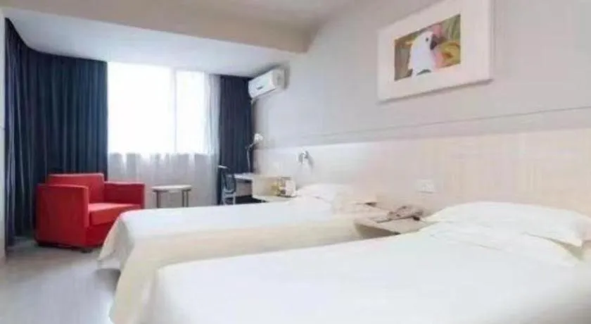 Bed in Jinjiang Inn Huizhou Xihu Lake Shuidong Street River View