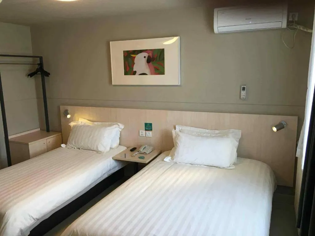 Bed in Jinjiang Inn Ulanqab Jining 1st Middle School
