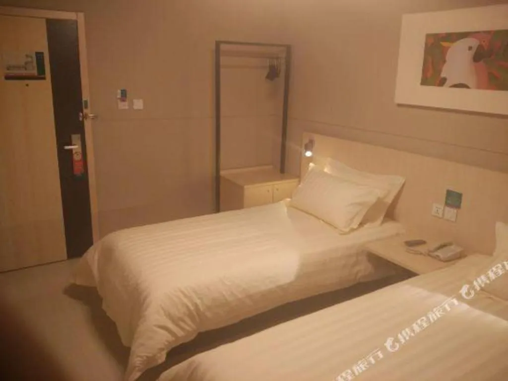 Bed in Jinjiang Inn Ulanqab Jining 1st Middle School