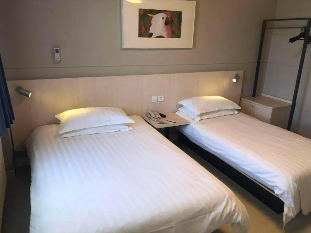 Bed in Jinjiang Inn Ulanqab Jining 1st Middle School