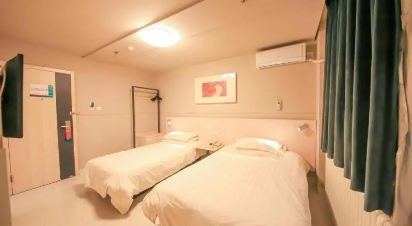 Bed in Jinjiang Inn Ulanqab Jining 1st Middle School