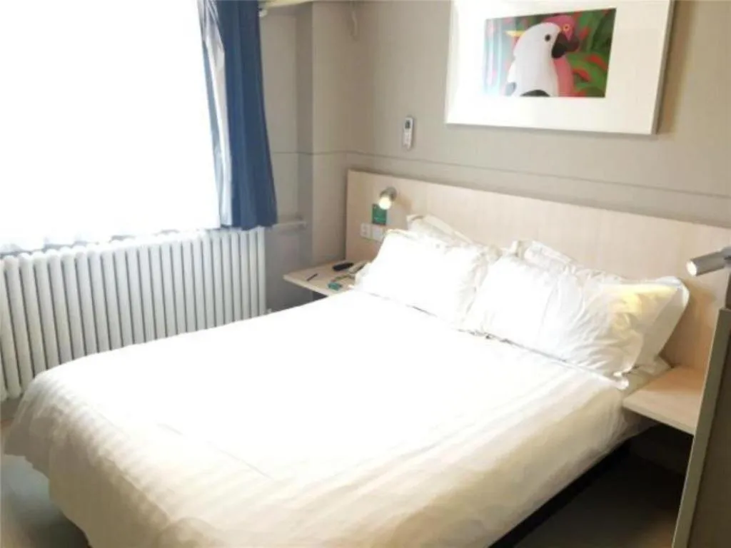 Bed in Jinjiang Inn Ulanqab Jining 1st Middle School