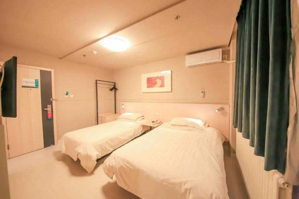 Bed in Jinjiang Inn Ulanqab Jining 1st Middle School
