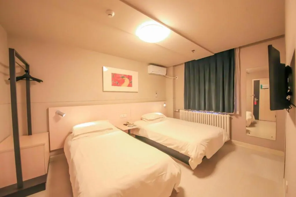 Bed in Jinjiang Inn Ulanqab Jining 1st Middle School