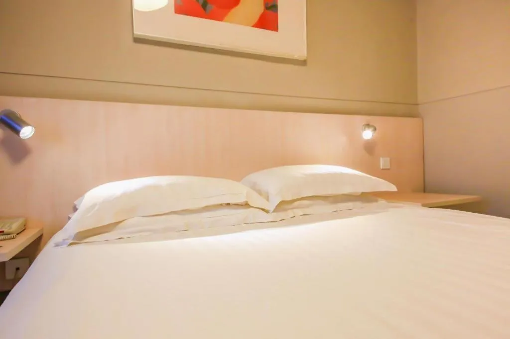 Bed in Jinjiang Inn Ulanqab Jining 1st Middle School