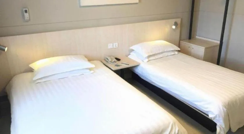 Bed in Jinjiang Inn Ulanqab Jining 1st Middle School