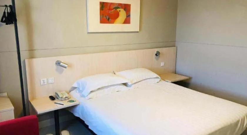 Bed in Jinjiang Inn Ulanqab Jining 1st Middle School