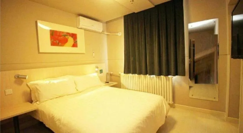 Bed in Jinjiang Inn Ulanqab Jining 1st Middle School