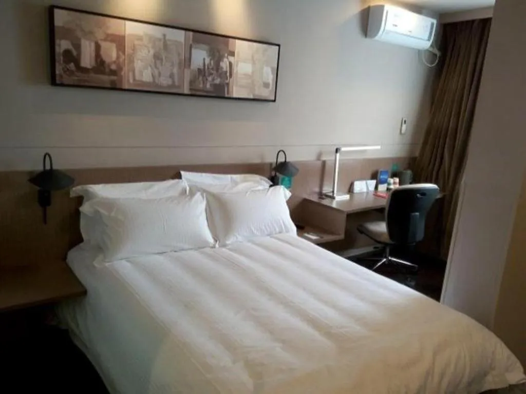 Bed in Jinjiang Inn Select Shanghai Expo Park Dezhou Road