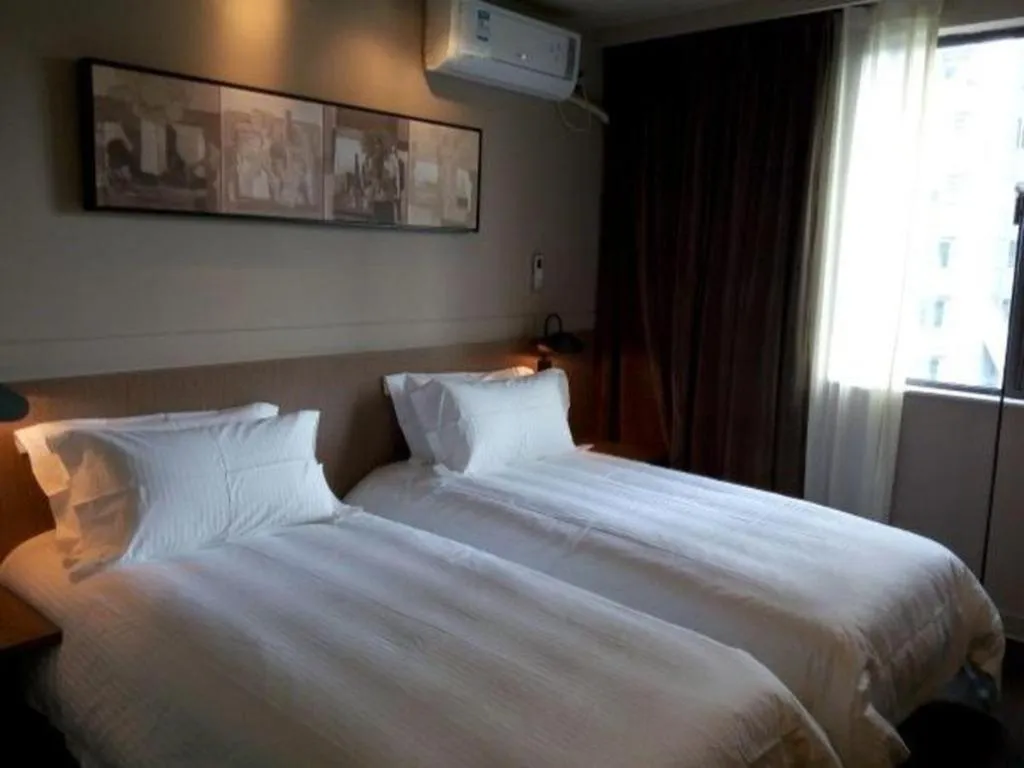 Bed in Jinjiang Inn Select Shanghai Expo Park Dezhou Road