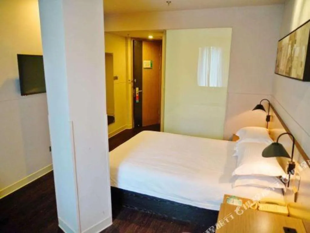 Bed in Jinjiang Inn Select Shanghai Expo Park Dezhou Road