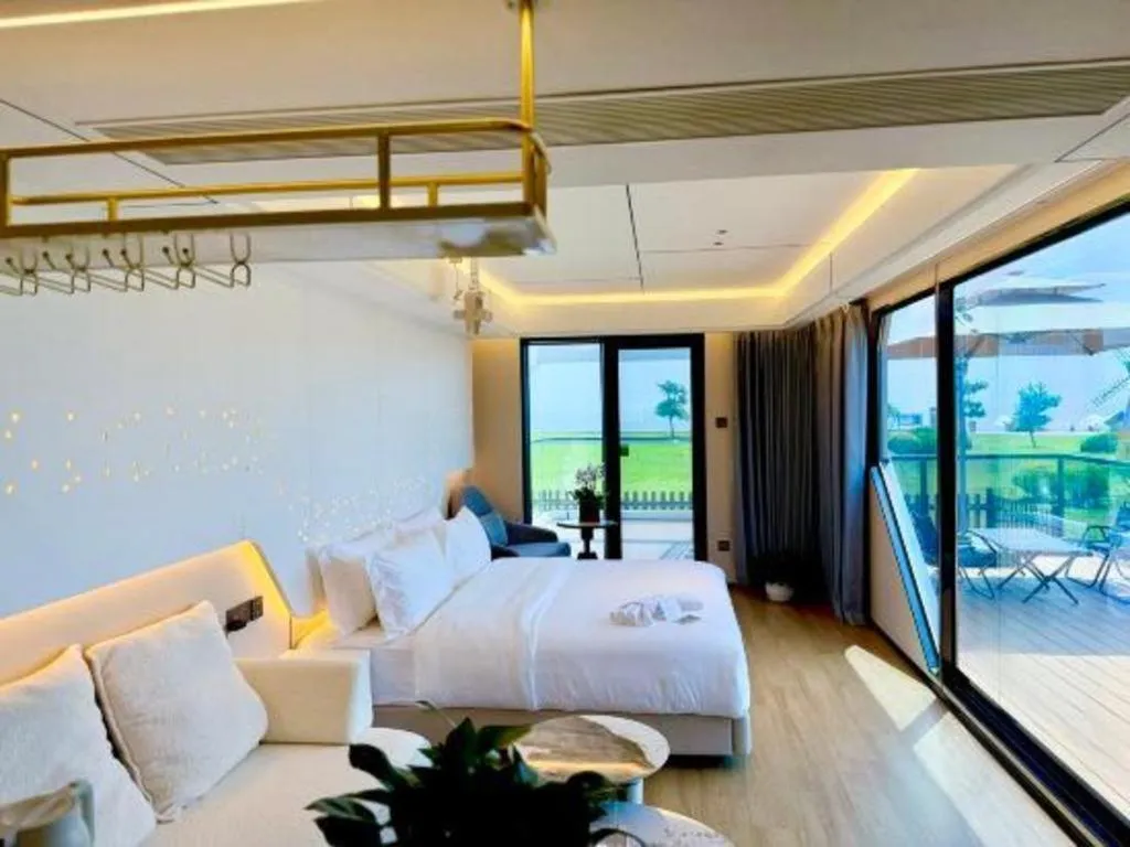 Bed in Mangrove Tree Resort World Qingdao