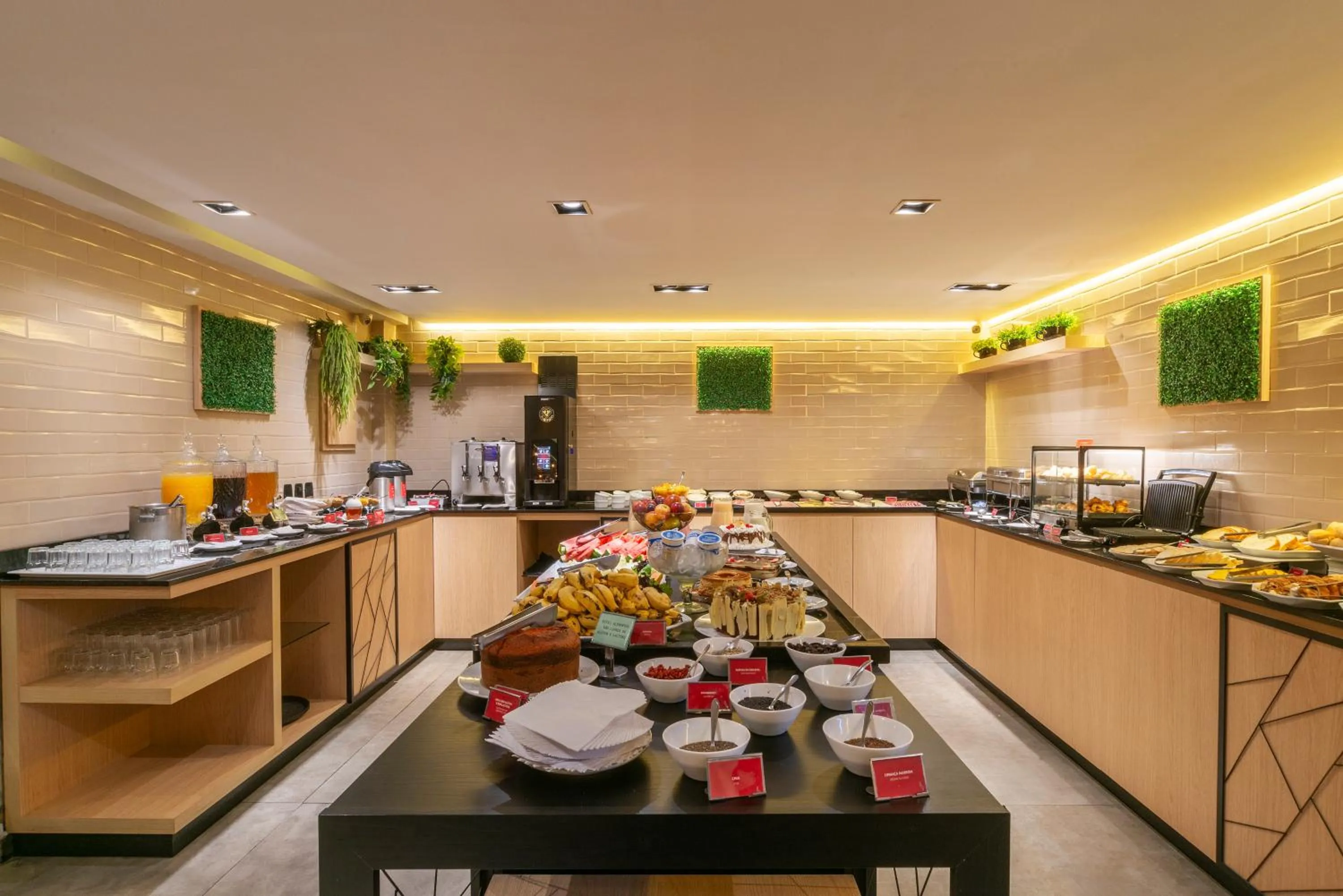 Breakfast in Hotel Laghetto Stilo Centro