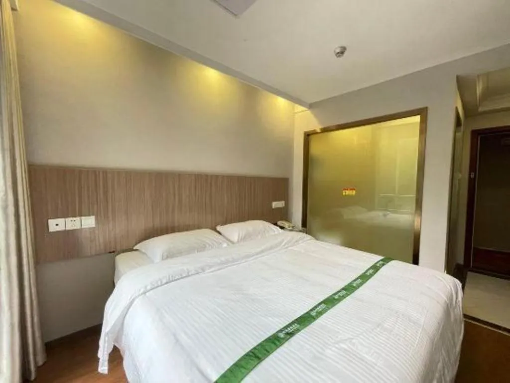 Bed in GreenTree Inn Shenzhen Guanggang Port Futian South Road Express Hotel