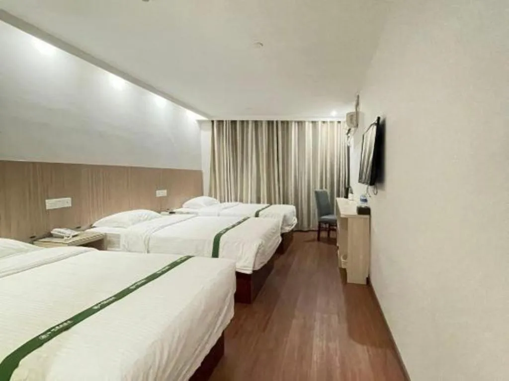 Bed in GreenTree Inn Shenzhen Guanggang Port Futian South Road Express Hotel