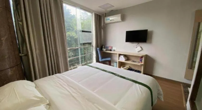 Bed in GreenTree Inn Shenzhen Guanggang Port Futian South Road Express Hotel