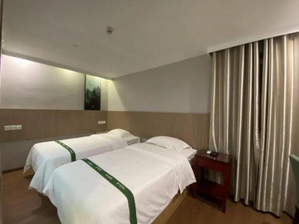 Bed in GreenTree Inn Shenzhen Guanggang Port Futian South Road Express Hotel