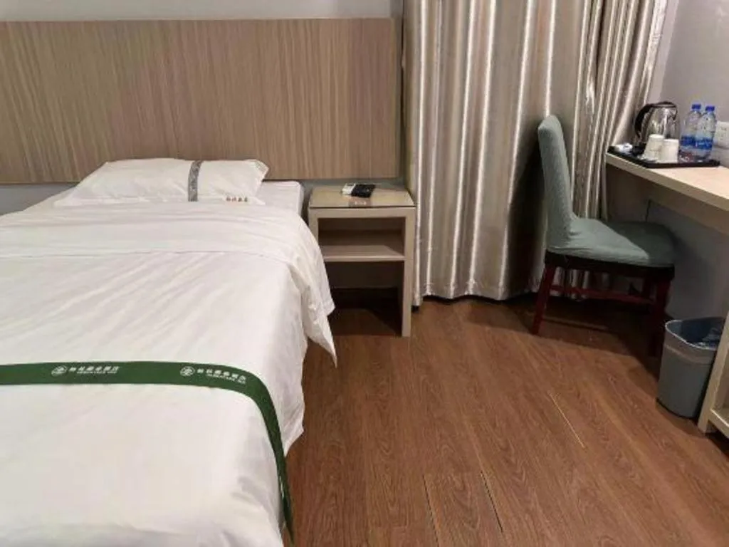 Bed in GreenTree Inn Shenzhen Guanggang Port Futian South Road Express Hotel