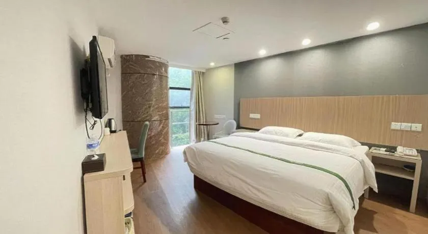 Bed in GreenTree Inn Shenzhen Guanggang Port Futian South Road Express Hotel