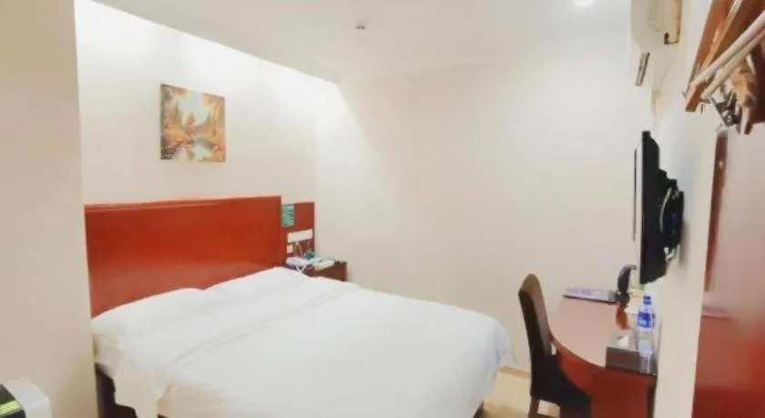 Bed in GreenTree Inn Shenzhen Guanggang Port Futian South Road Express Hotel