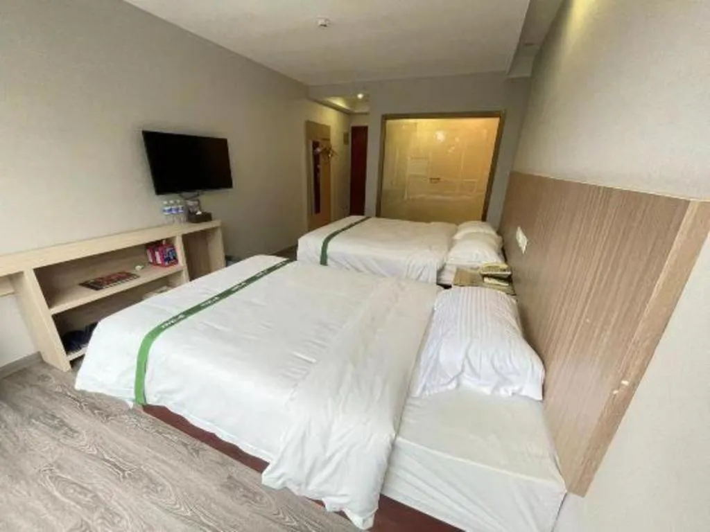 Bed in GreenTree Inn Shenzhen Guanggang Port Futian South Road Express Hotel