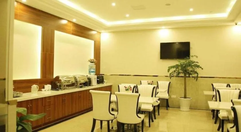 GreenTree Inn Shenzhen Guanggang Port Futian South Road Express Hotel