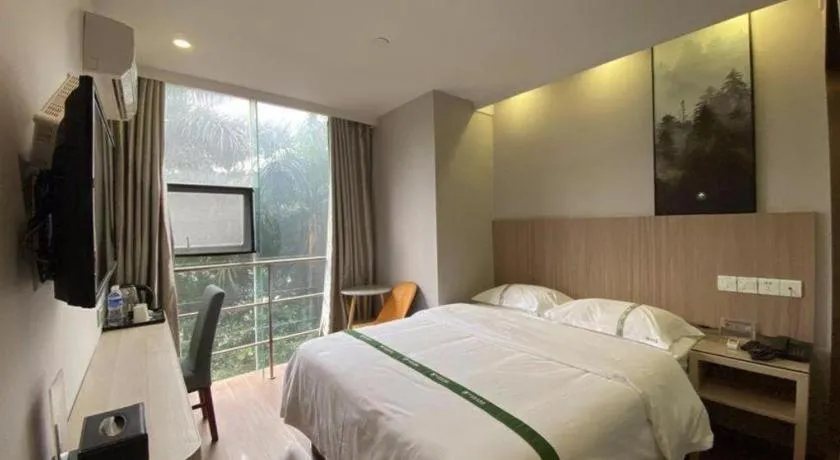 Bed in GreenTree Inn Shenzhen Guanggang Port Futian South Road Express Hotel
