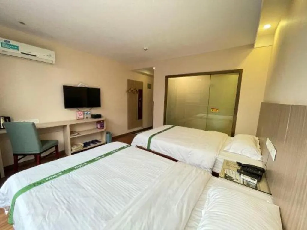 Bed in GreenTree Inn Shenzhen Guanggang Port Futian South Road Express Hotel