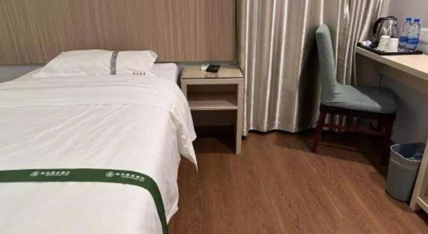 Bed in GreenTree Inn Shenzhen Guanggang Port Futian South Road Express Hotel