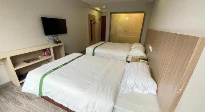 Bed in GreenTree Inn Shenzhen Guanggang Port Futian South Road Express Hotel