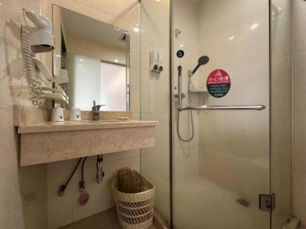 GreenTree Inn Shenzhen Guanggang Port Futian South Road Express Hotel