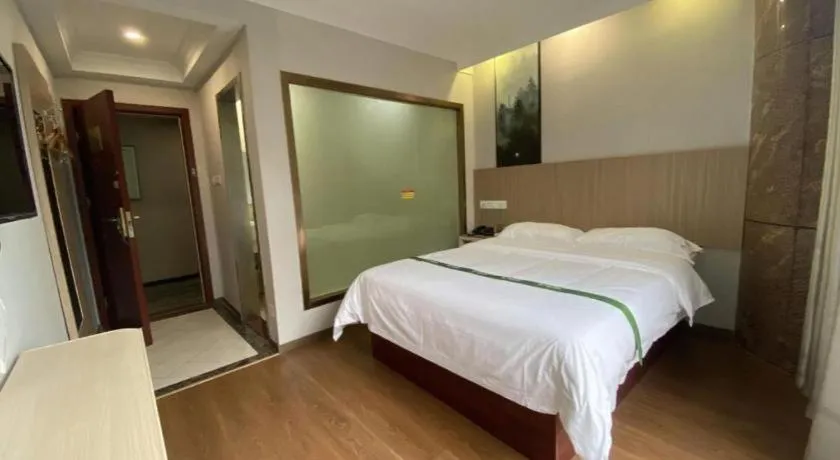 Bed in GreenTree Inn Shenzhen Guanggang Port Futian South Road Express Hotel