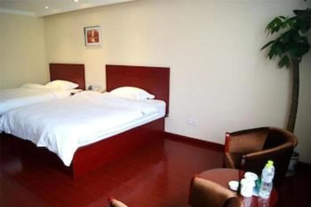 Bed in GreenTree Inn Shenzhen Guanggang Port Futian South Road Express Hotel