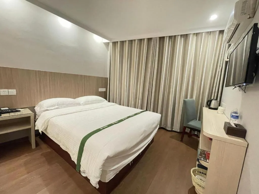 Bed in GreenTree Inn Shenzhen Guanggang Port Futian South Road Express Hotel