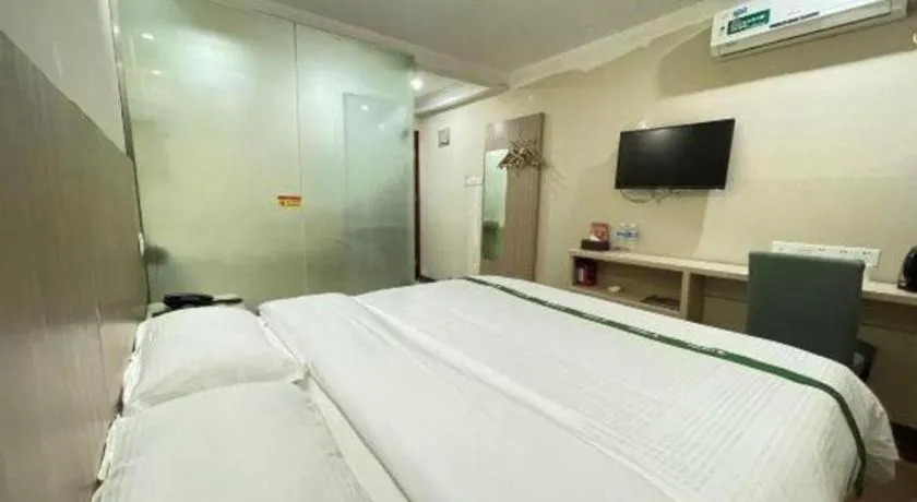 Bed in GreenTree Inn Shenzhen Guanggang Port Futian South Road Express Hotel