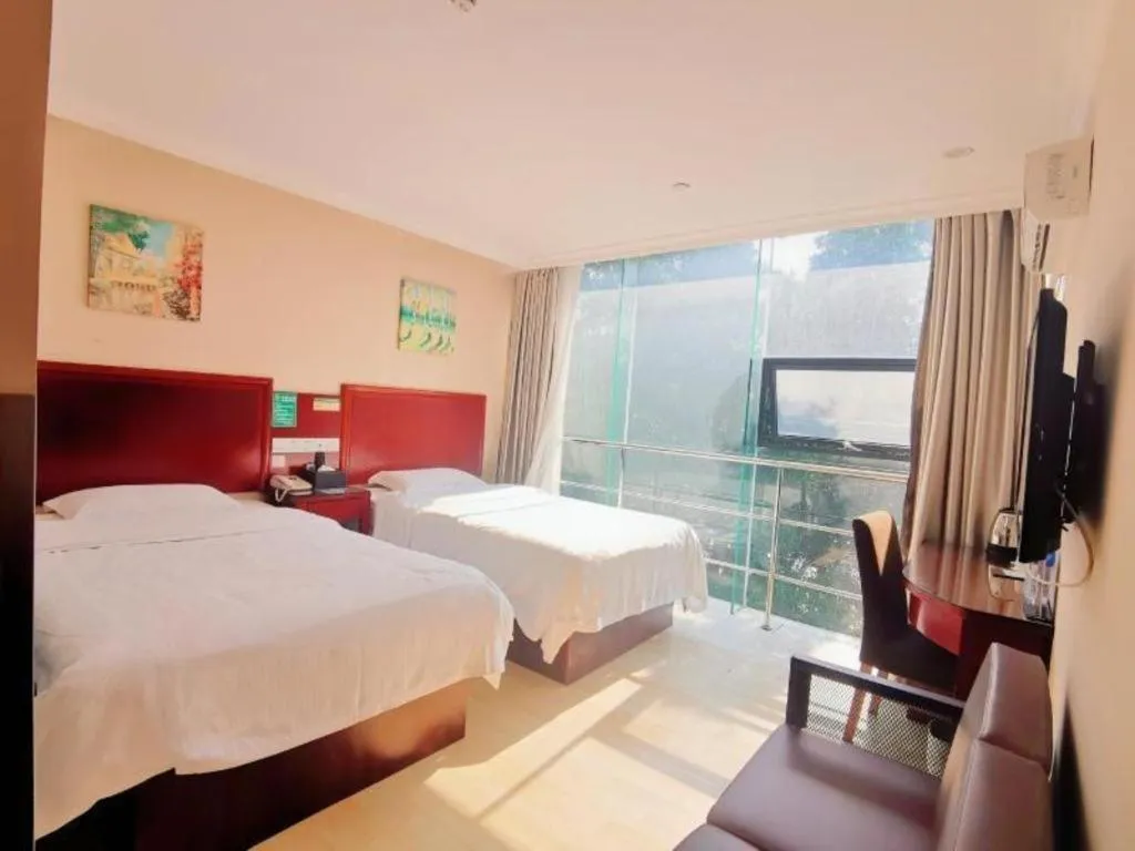 Bed in GreenTree Inn Shenzhen Guanggang Port Futian South Road Express Hotel