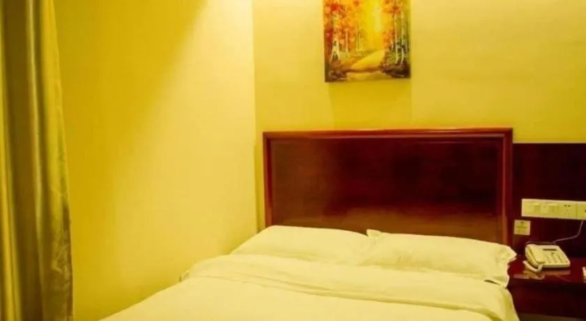Bed in GreenTree Inn Shenzhen Guanggang Port Futian South Road Express Hotel