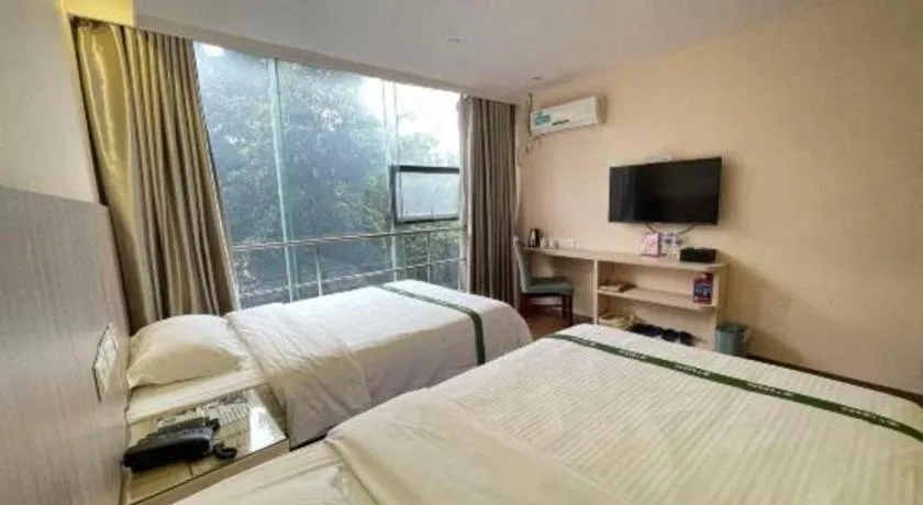 Bed in GreenTree Inn Shenzhen Guanggang Port Futian South Road Express Hotel