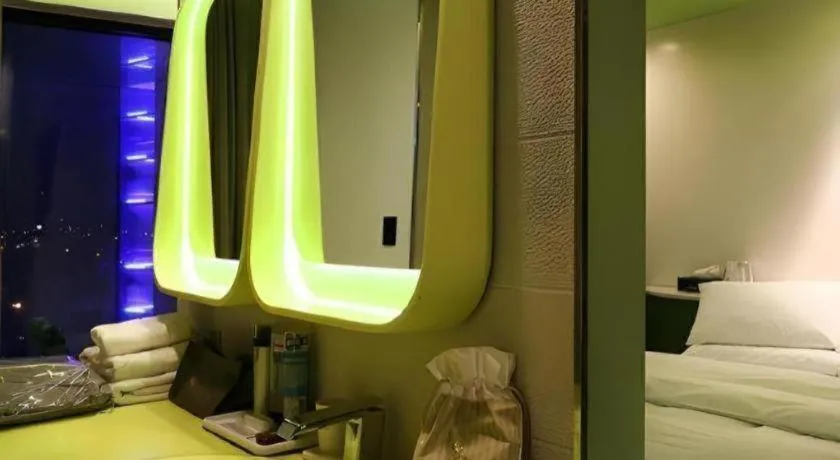 Bed in Circle Hotel Seoul