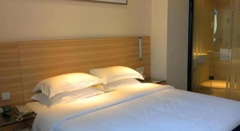 Bed in City Comfort Inn Guangzhou Tiyu West Road Metro Station