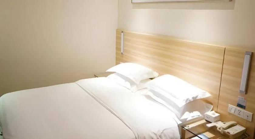 Bed in City Comfort Inn Guangzhou Tiyu West Road Metro Station