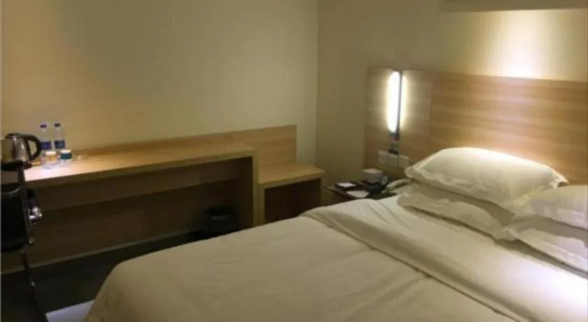 Bed in City Comfort Inn Guangzhou Tiyu West Road Metro Station
