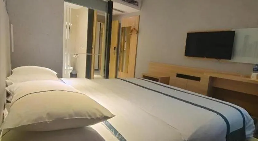 Bed in City Comfort Inn Guangzhou Tiyu West Road Metro Station