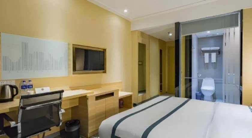 Bed in City Comfort Inn Guangzhou Tiyu West Road Metro Station